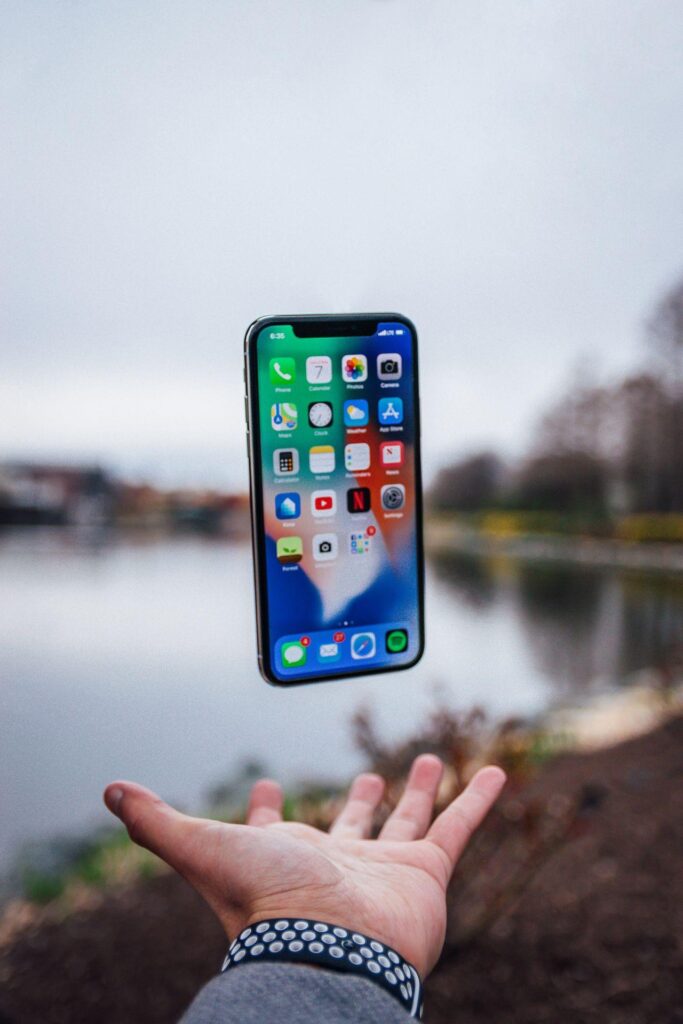 phone3 683x1024